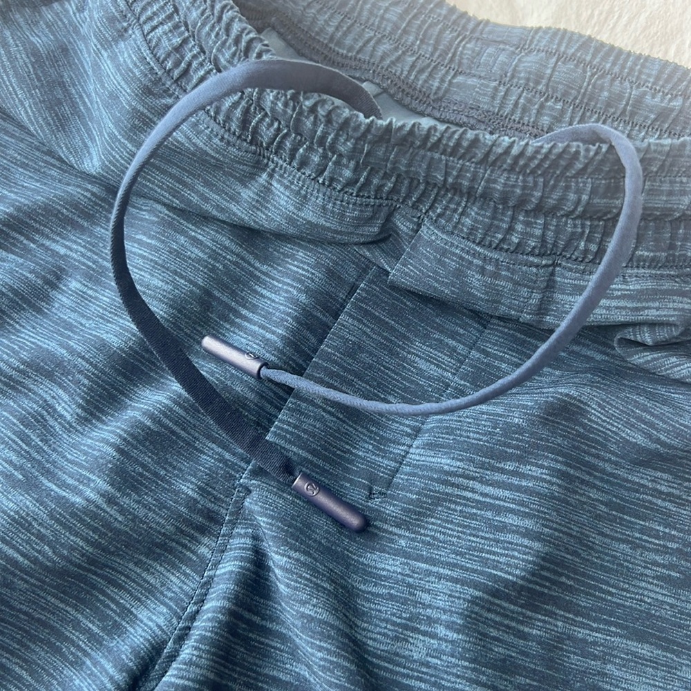 LULULEMON PACE BREAKER LINERLESS SHORT ~ SIZE SMALL - Picture 7 of 14